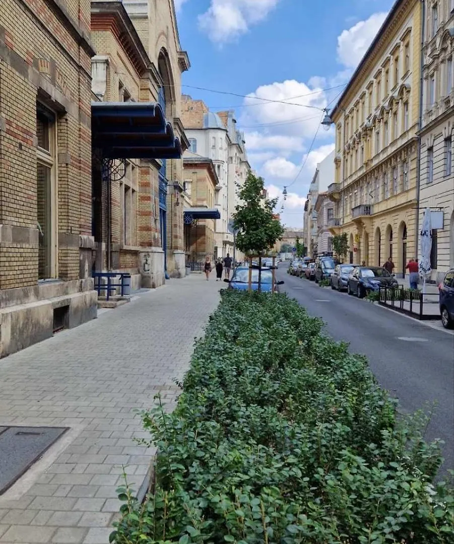 Basebudapest 0*, Budapest